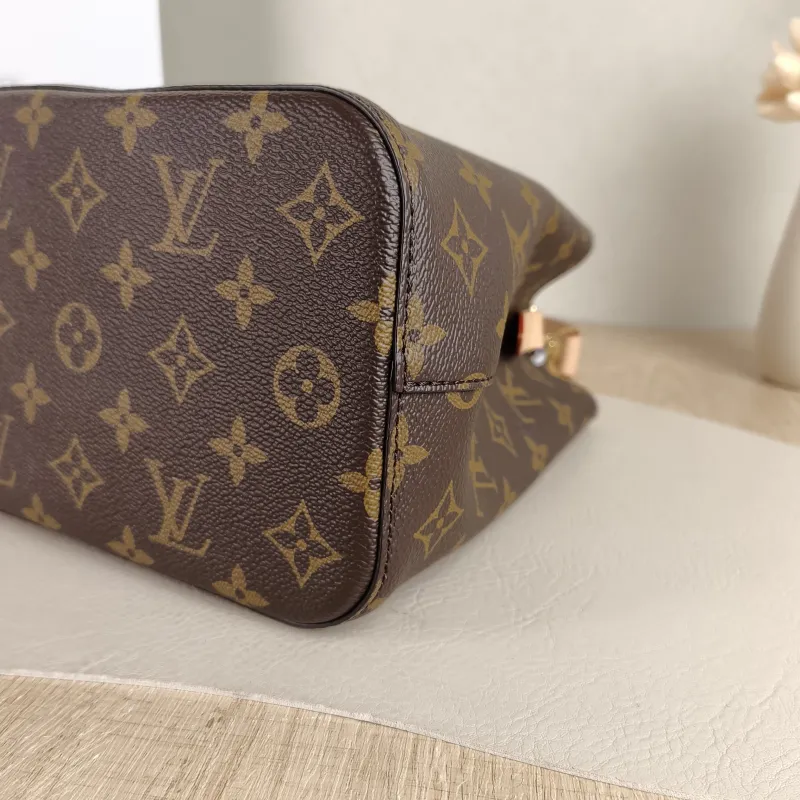 Louis Vuitton Crossbody Bag NÉONOÉ Bucket Bag BB Monogram PVC BB 20 × 13 × 20 cm — detail view 7 of 10