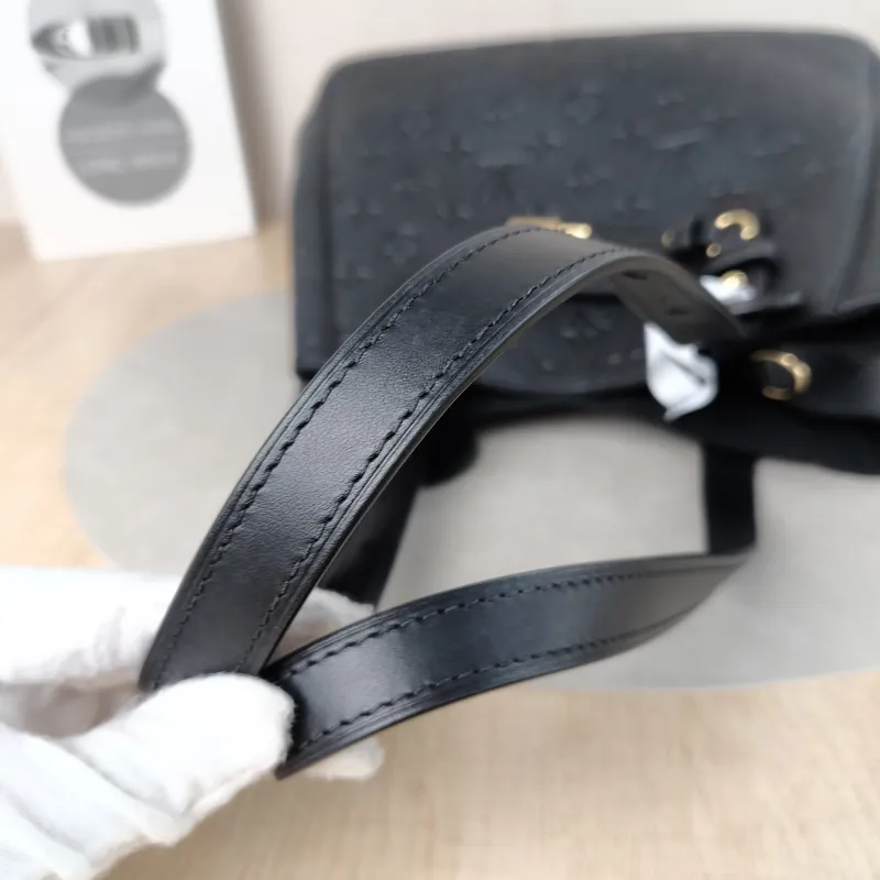 Louis Vuitton Shoulder Bag All In One Black Calfskin Small40 × 15 × 22 cm — detail view 5 of 14