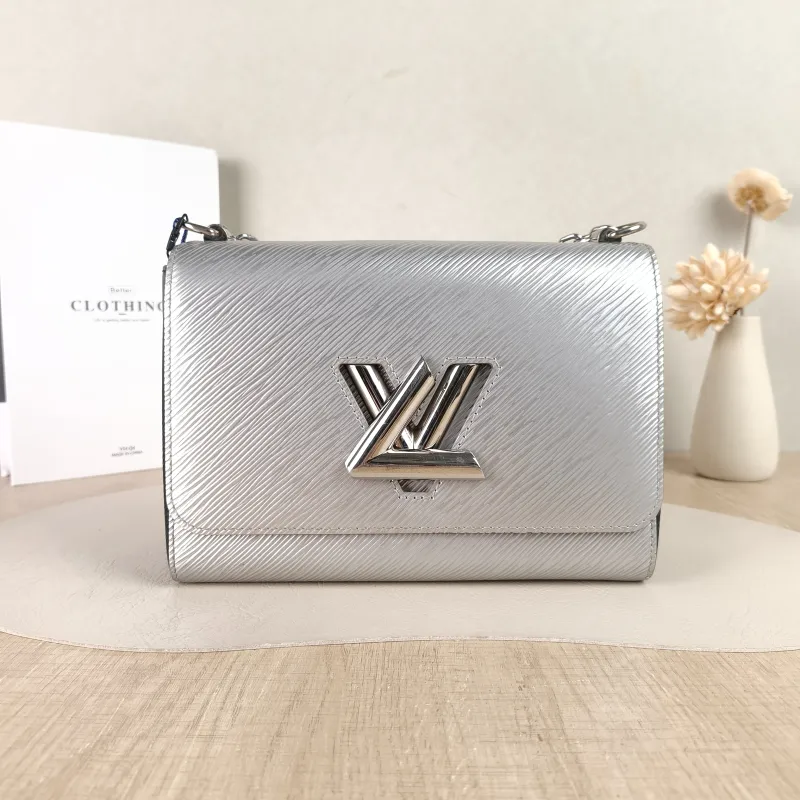 Louis Vuitton Crossbody Bag Twist Silver · Black Epi Embossed Calfskin Medium23 × 9.5 × 17 cm