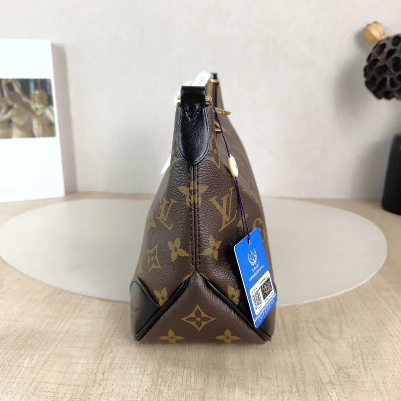 Louis Vuitton Crossbody Bag Boulogne PVC Small 26 × 9.5 × 16 cm — detail view 3 of 11