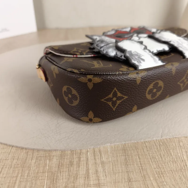 Louis Vuitton Crossbody Bag IVY Monogram PVC Small 23.5 × 4.3 × 12 cm — detail view 4 of 11