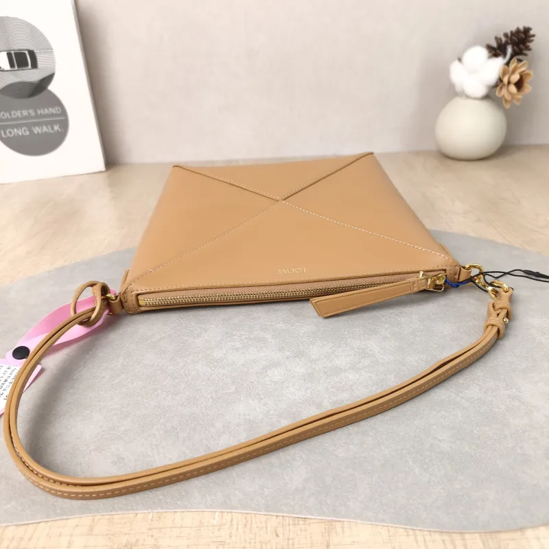LOEWE Shoulder Bag puzzle fold Shoulder Bag Brown Calfskin One Size 23 × 6.5 × 15.5 cm — detail view 2 of 10