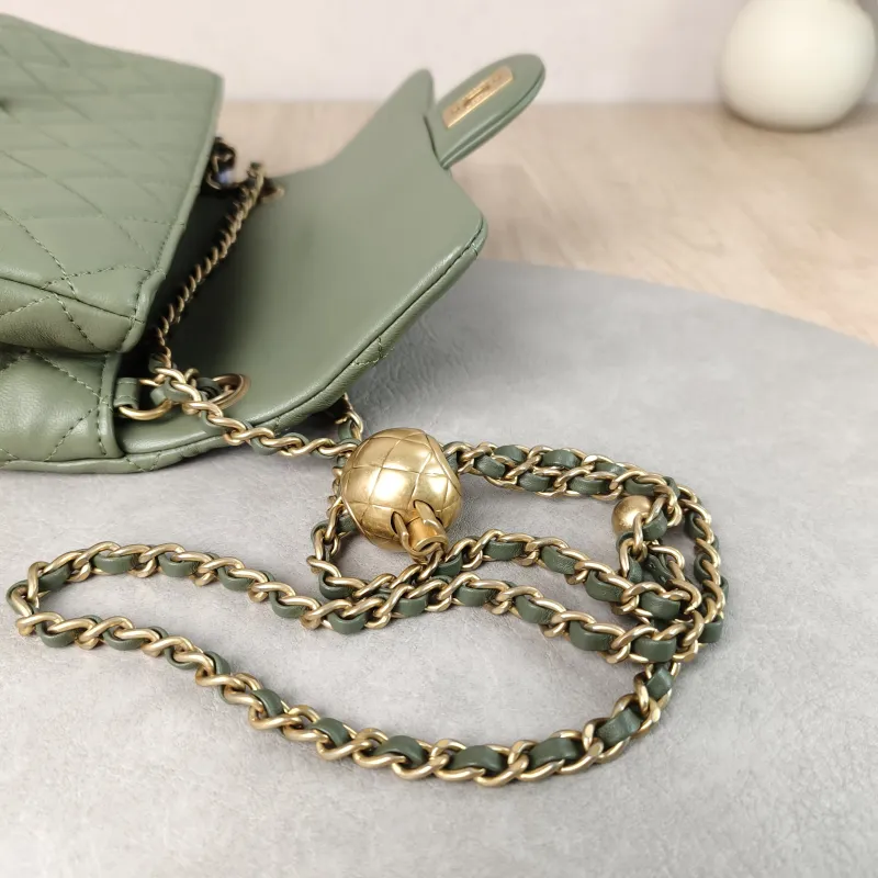 Chanel Crossbody Bag mini Green Lambskin One Size 20 × 6 × 12 cm — detail view 6 of 11