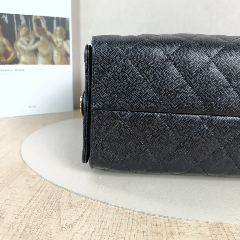Chanel Shoulder Bag25Bag Black Grained Calfskin Small26 × 14 × 30 cm — detail view 9 of 13