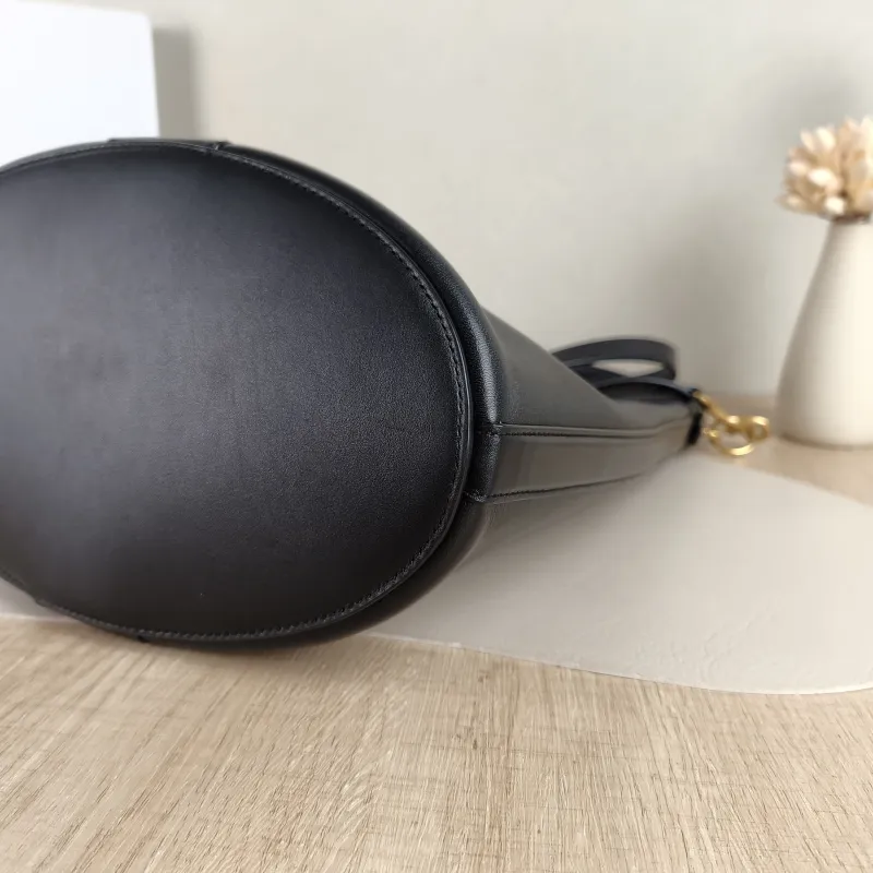 SAINT LAURENT Crossbody Bag Y Bucket Bucket Bag Black Calfskin One Size 25 × 15 × 34 cm — detail view 1 of 11