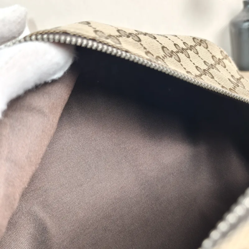 GUCCI Belt Bag Belt Bag Monogram Canvas One Size26 × 12 × 11 cm — detail view 10 of 12