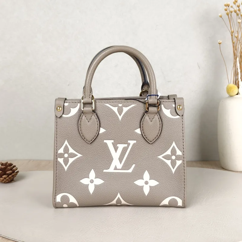 Louis Vuitton Crossbody Bag Onthego BB · White Empreinte Embossed Calfskin Monogram BB18 × 8.5 × 15 cm