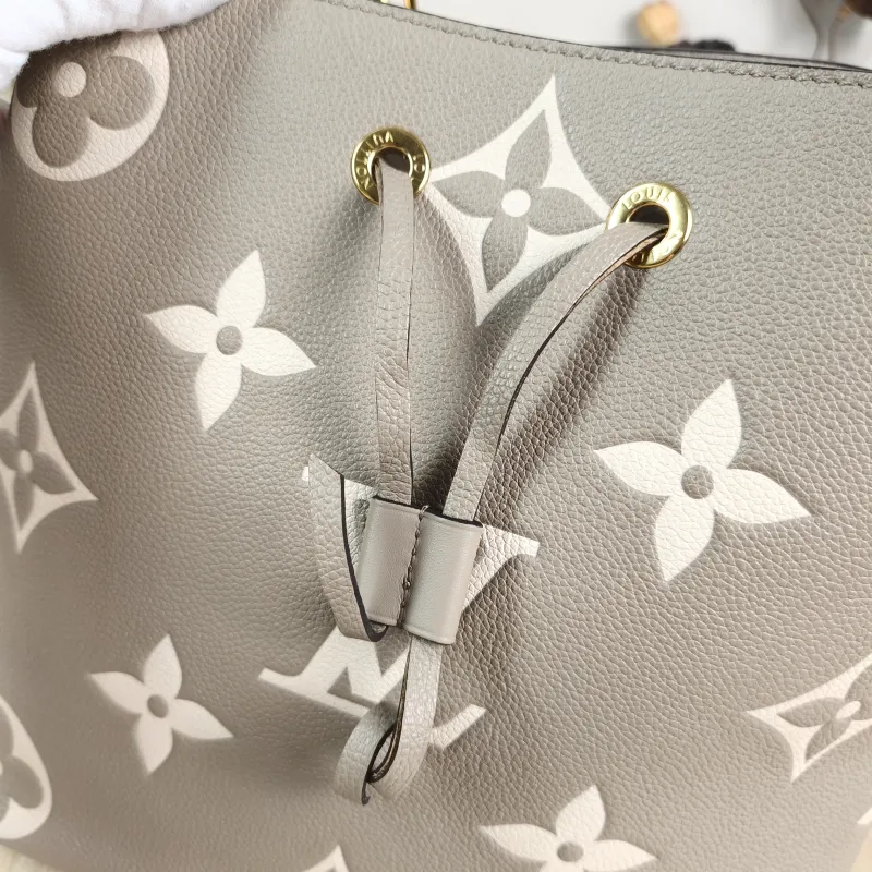 Louis Vuitton Shoulder Bag NÉONOÉ Bucket Bag · White Empreinte Embossed Calfskin Medium 26 × 17.5 × 26 cm — detail view 4 of 14