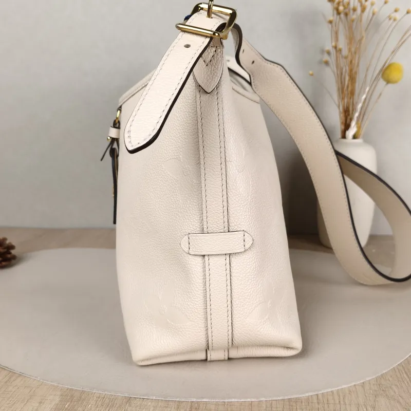 Louis Vuitton Crossbody Bag Carryall White Calfskin Small 29.5 × 12 × 24 cm — detail view 11 of 12