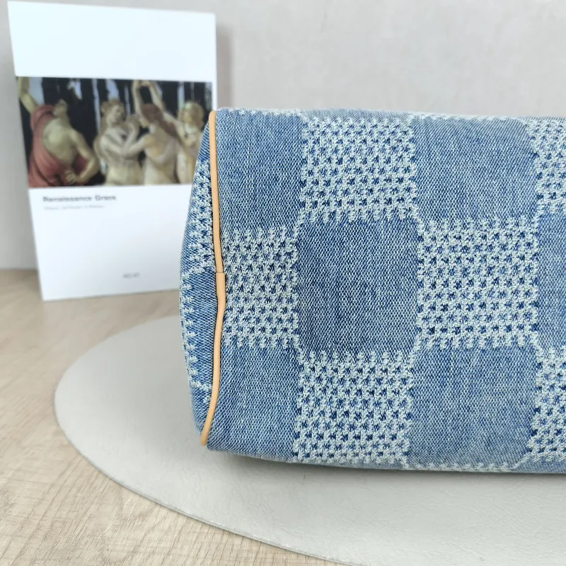 Louis Vuitton Crossbody Bag Speedy25 Medium 25 × 15 × 19 cm — detail view 3 of 13