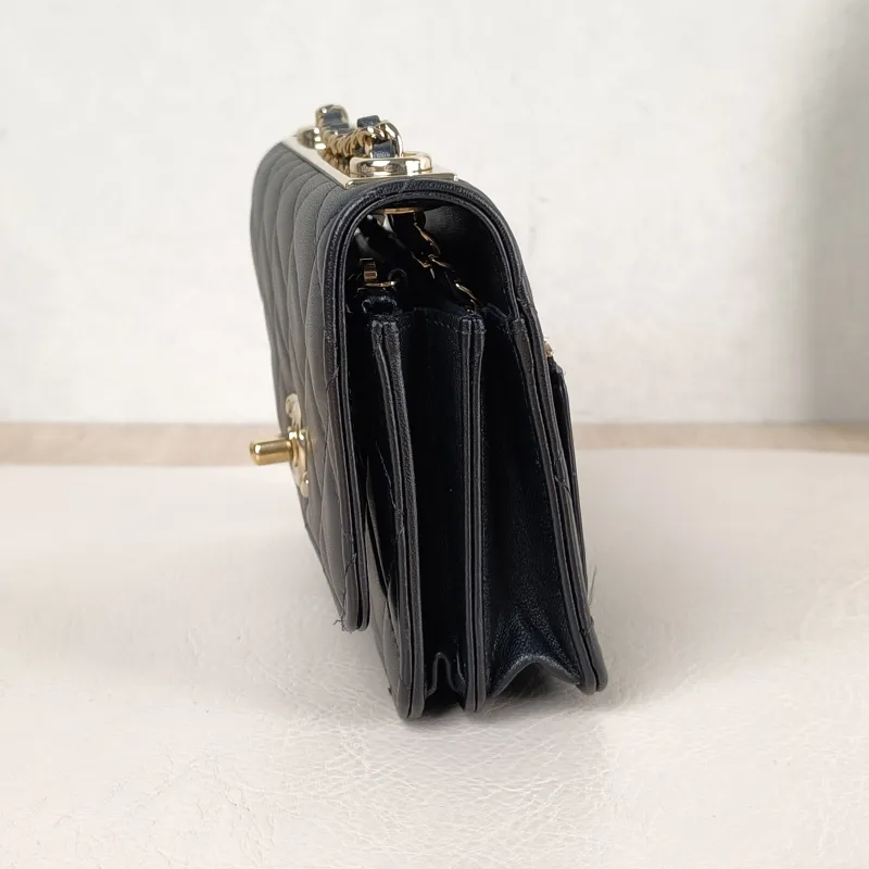 Chanel Crossbody Bag trendy cc woc Black Lambskin Mini 15.5 × 4 × 11 cm 30 — detail view 3 of 14