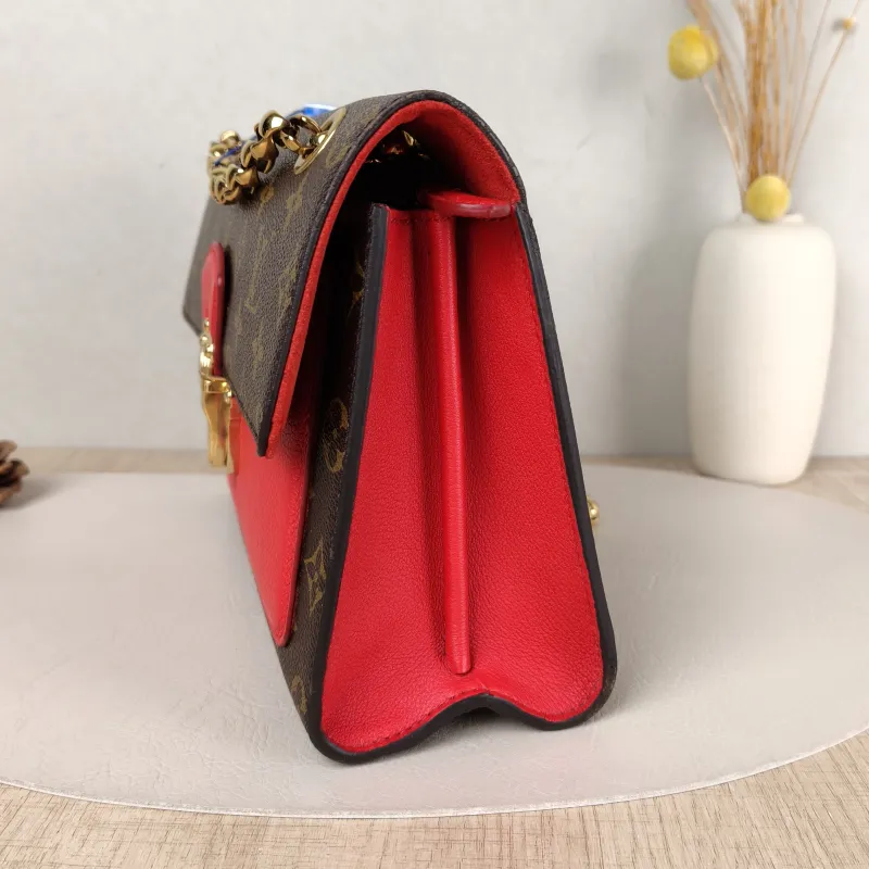Louis Vuitton Crossbody Bag VICTOIRE Red PVC · Calfskin One Size 27 × 10 × 17 cm — detail view 1 of 10