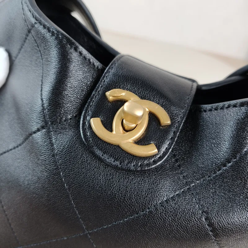 Chanel Shoulder Bag hobo Black Lambskin One Size 20 × 9 × 20 cm — detail view 4 of 10