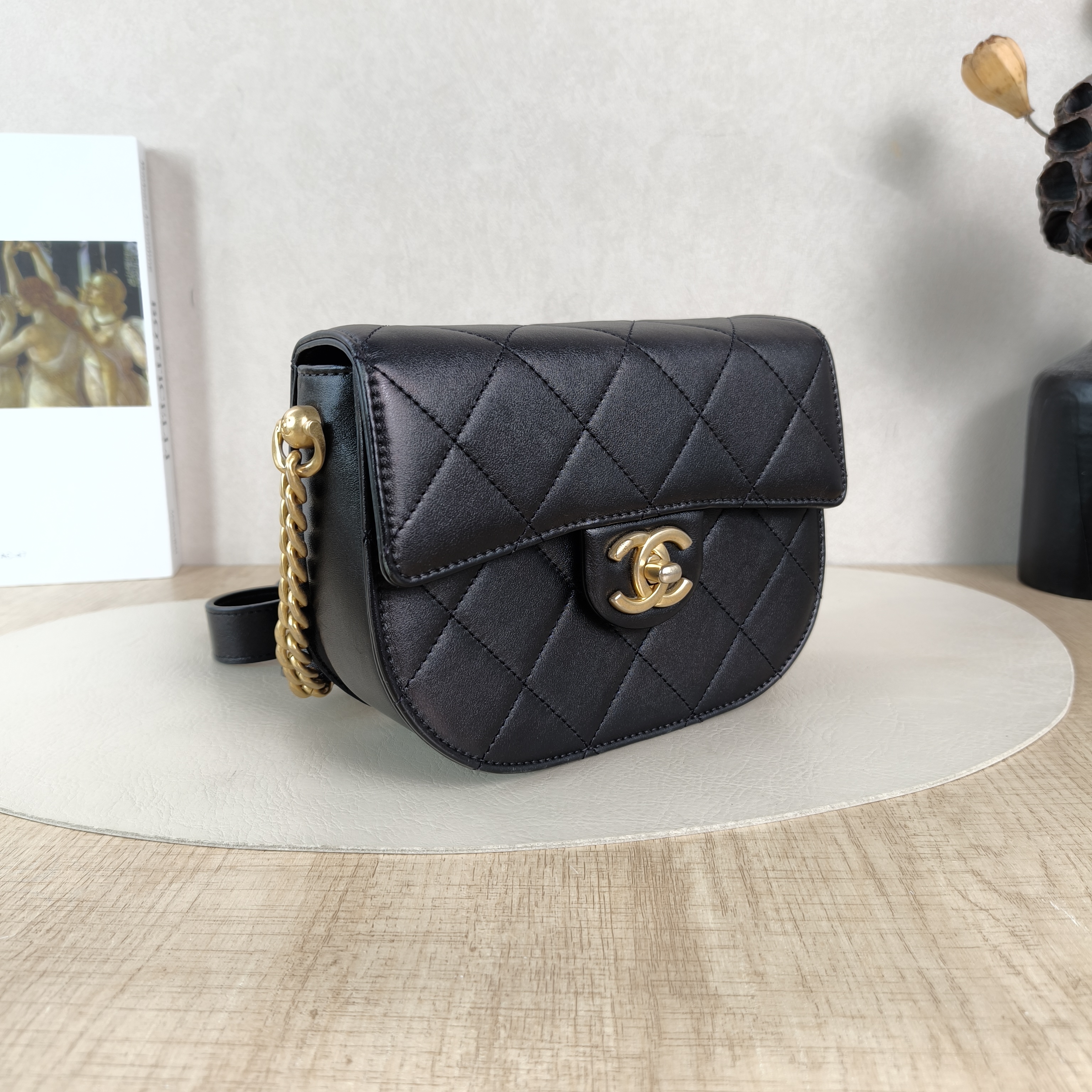Chanel Crossbody Bag Crossbody Bag Black Calfskin One Size19 × 7 × 14 cm — cover view 4 of 6