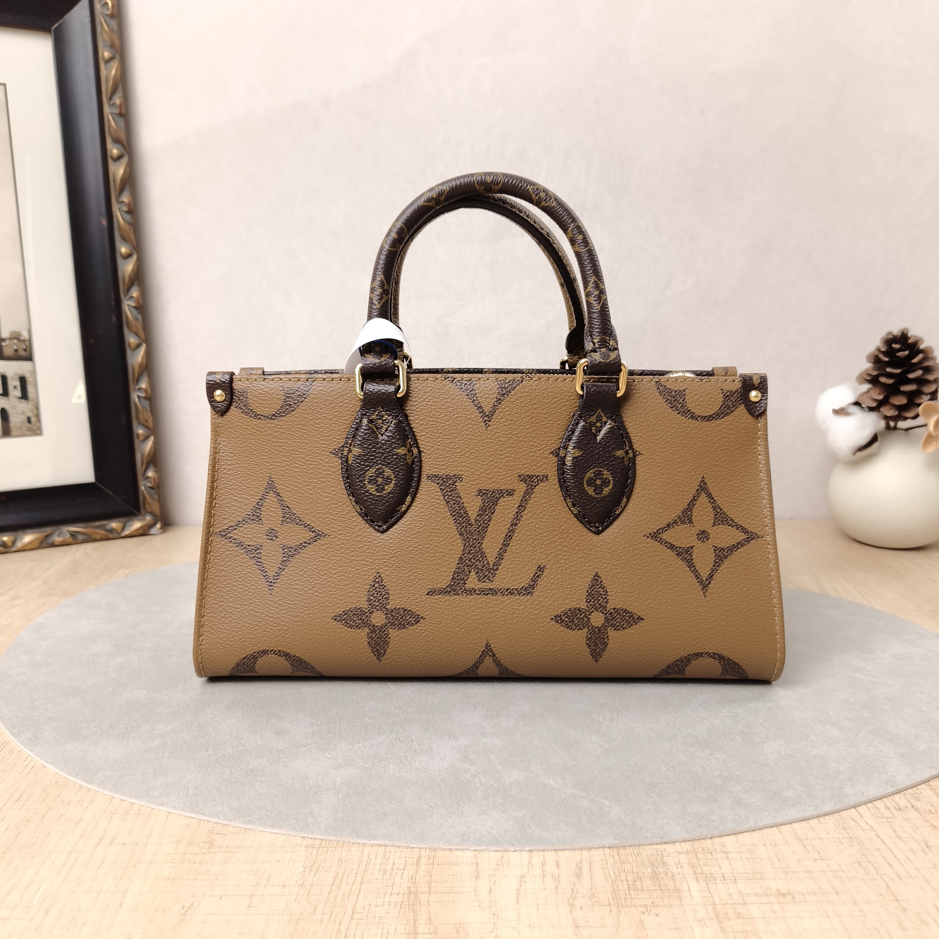Louis Vuitton Crossbody Bag Onthego East West Monogram PVC Small25 × 10 × 13 cm — cover view 3 of 5