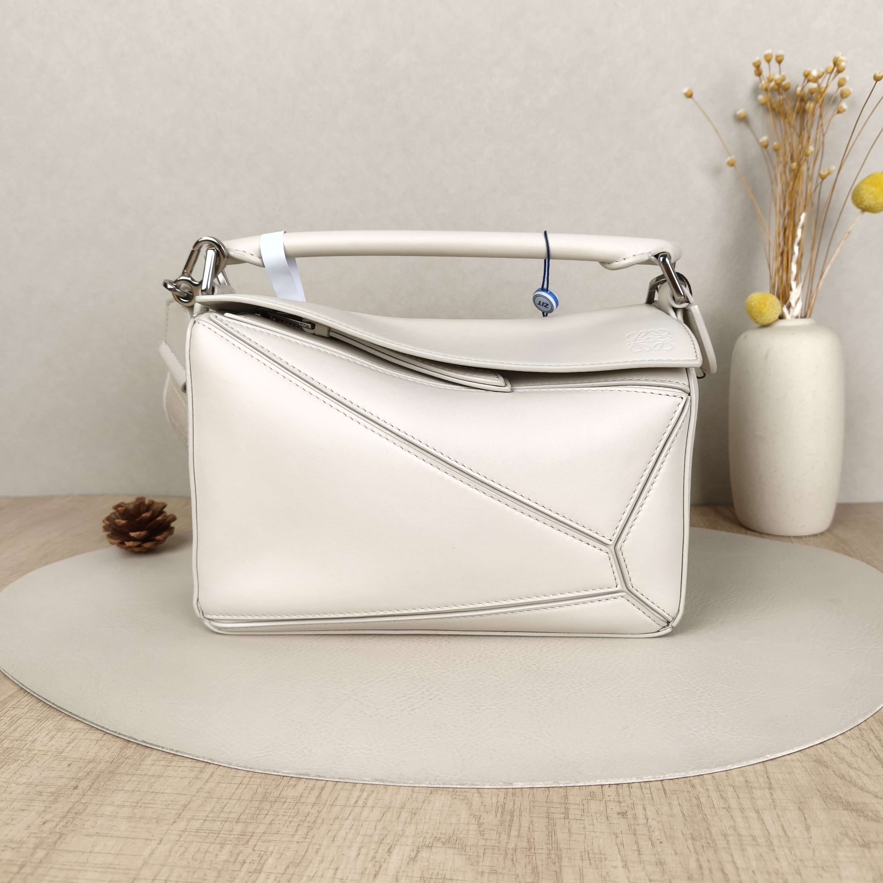 LOEWE Crossbody Bag Puzzle White CC alfskin Small24 × 10.5 × 16.5 cm