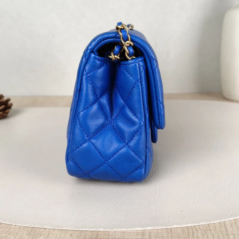 Chanel Crossbody Bag Blue Lambskin One Size17 × 8 × 13.5 cm — detail view 9 of 14