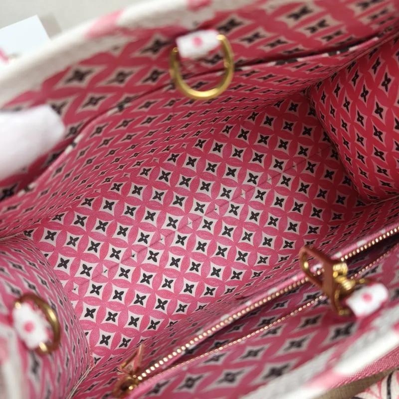 Louis Vuitton Shoulder Bag Onthego Collection PVC Small25 × 11.5 × 19 cm — detail view 6 of 12