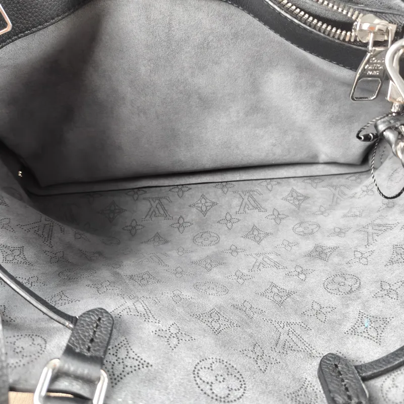 Louis Vuitton Crossbody Bag BELLA TOTE Black Calfskin One Size 32 × 13 × 23 cm — detail view 3 of 14