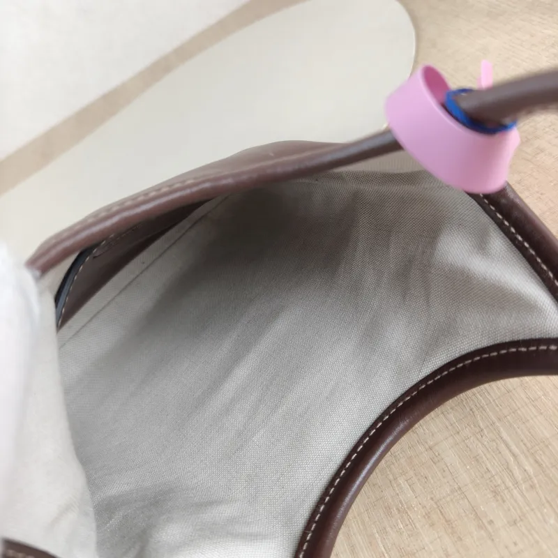 Miumiu Shoulder Bag IVY Tote Shopping Tote Calfskin Mini 20*24 — detail view 2 of 11