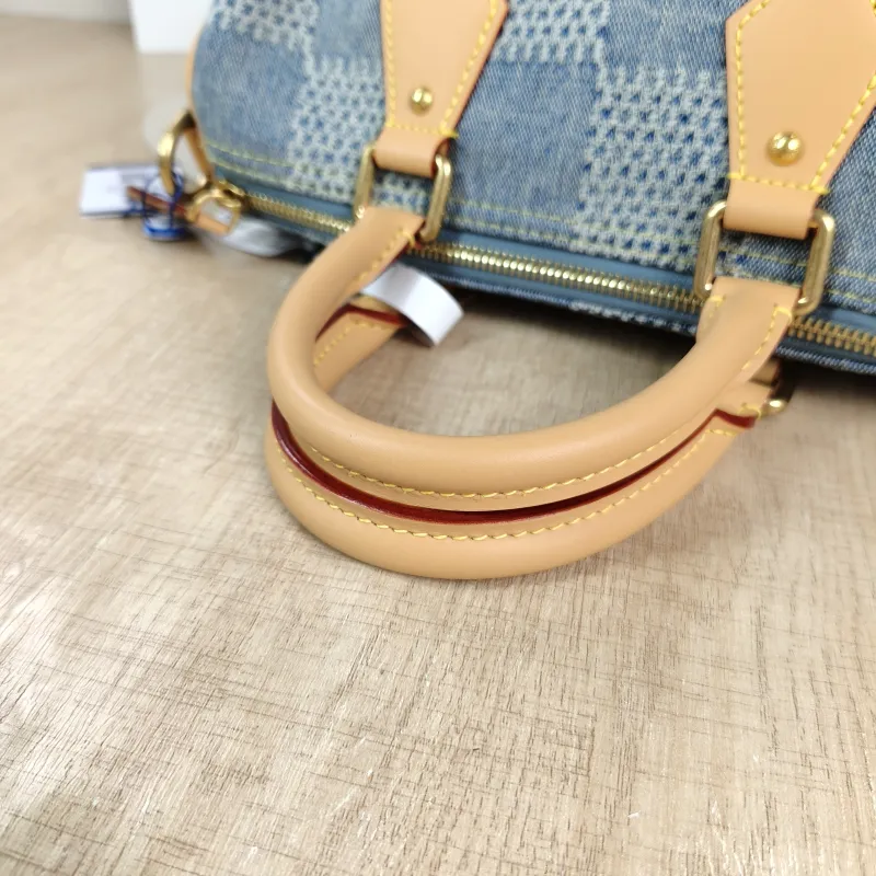 Louis Vuitton Crossbody Bag Speedy25 Medium 25 × 15 × 19 cm — detail view 11 of 13