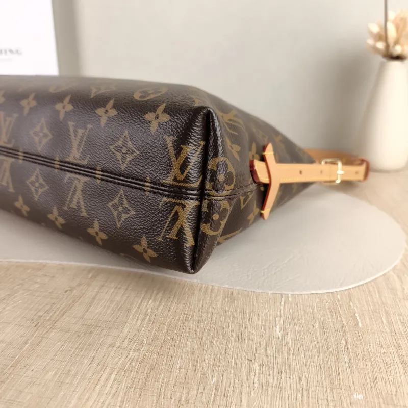 Louis Vuitton Shoulder Bag Carryall East West Monogram PVC One Size 36 × 10 × 19 cm — detail view 3 of 11