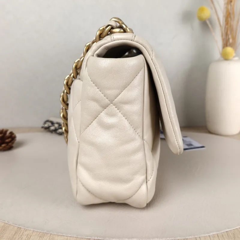 Chanel Crossbody Bag 19Bag Beige Lambskin Small 26 × 9 × 16 cm 30 — detail view 14 of 15