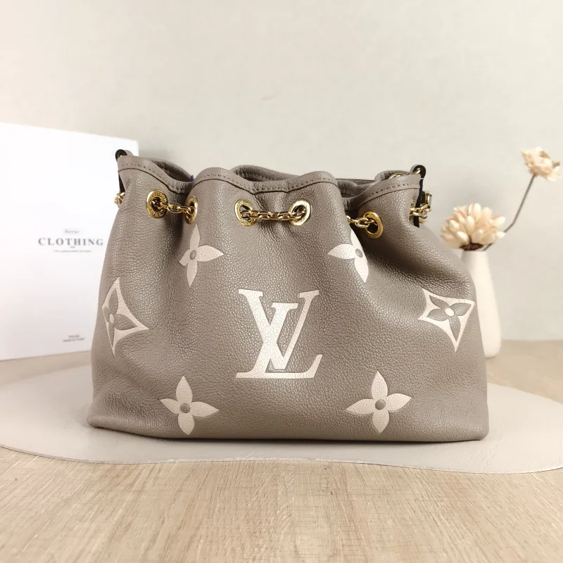 Louis Vuitton Crossbody Bag BUNDLE Empreinte Embossed Calfskin Medium28 × 11.5 × 20 cm
