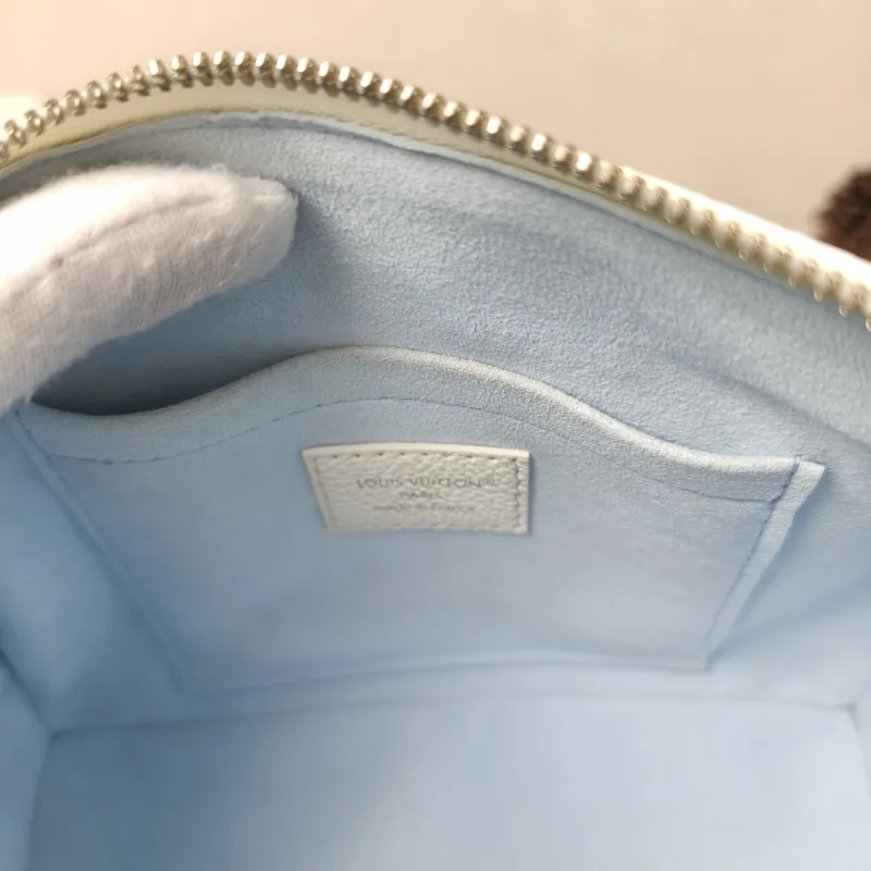 Louis Vuitton Crossbody Bag Speedy20 White · Blue Calfskin One Size20.5 × 12 × 13.5 cm — detail view 2 of 15