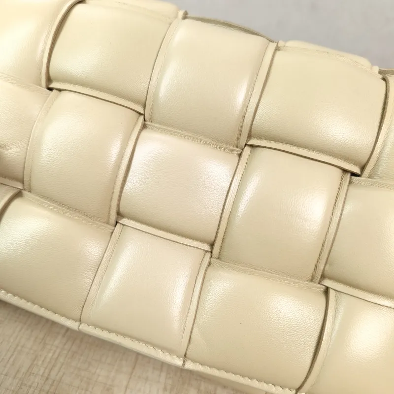 Bottega Veneta Crossbody Bag Padded Cassette Woven Lambskin Medium26 × 8 × 18 cm — detail view 10 of 14