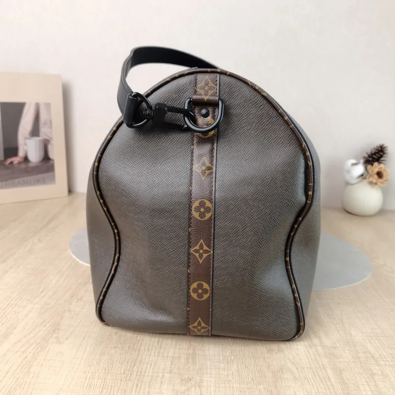 Louis Vuitton Top Handle Bag Keepall 50 Shoulder Strap Edition Green Calfskin One Size 50 × 23 × 29 cm — detail view 2 of 15