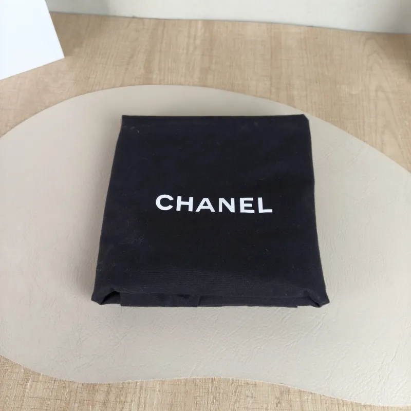 Chanel Shoulder Bag22Bag Black CC alfskin Small35 × 7 × 37 cm — detail view 5 of 14