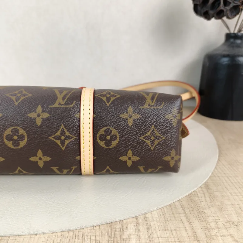 Louis Vuitton Shoulder Bag Squire East West Monogram PVC One Size29 × 8 × 14 cm — detail view 10 of 10