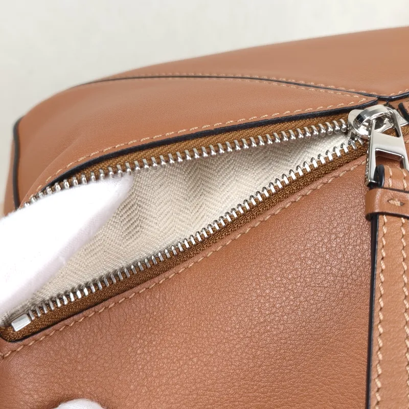 LOEWE Crossbody Bag Puzzle Caramel CC alfskin Small 24 × 10.5 × 16.5 cm — detail view 2 of 13