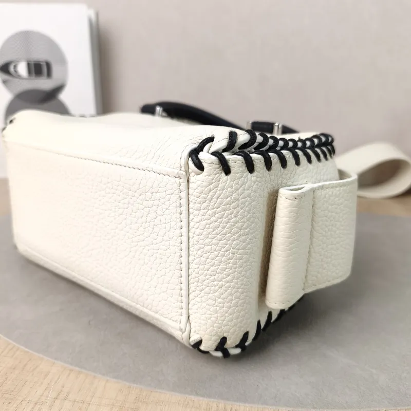 DELVAUX Top Handle Bag Cool Box Box Shoulder Bag Calfskinmini21 × 11 × 13 cm — detail view 4 of 12