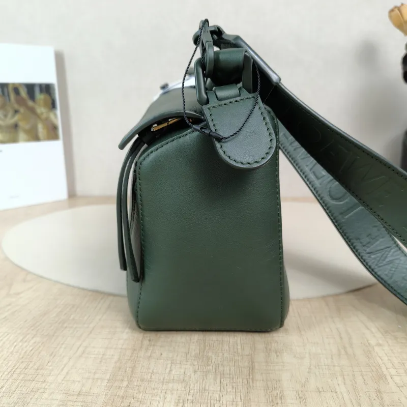 LOEWE Crossbody Bag Puzzle Green CC alfskin Small24 × 10.5 × 16.5 cm — detail view 12 of 13