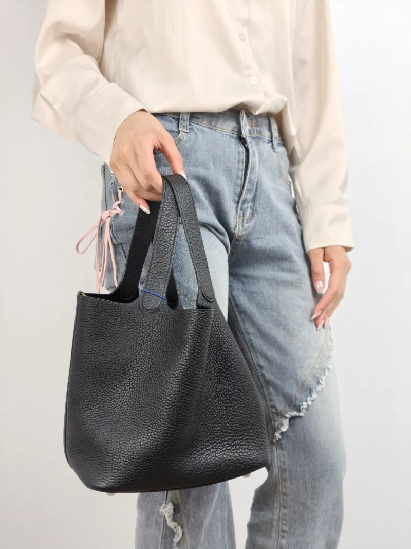Hermès Top Handle Bag Picotin Lock 22 22 Black TC Calfskin Medium 22 × 17 × 21 cm U — on-model view 1 of 2