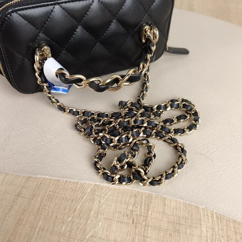 Chanel Crossbody Bag Edition Black with Gold-Tone Hardware Lambskin Mini 16 × 8 × 9.5 cm — detail view 3 of 12