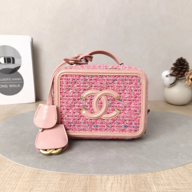 Chanel Crossbody Bag CC Filigree Vanity Cosmetic Bag Pink Small17 × 7 × 13 cm