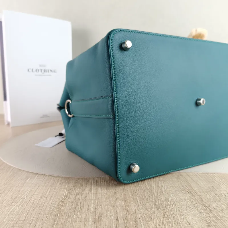 Hermès Top Handle Bag tool box Box Z6 Evercolor Calfskin Medium 26 × 18 × 20 cm R — detail view 7 of 10