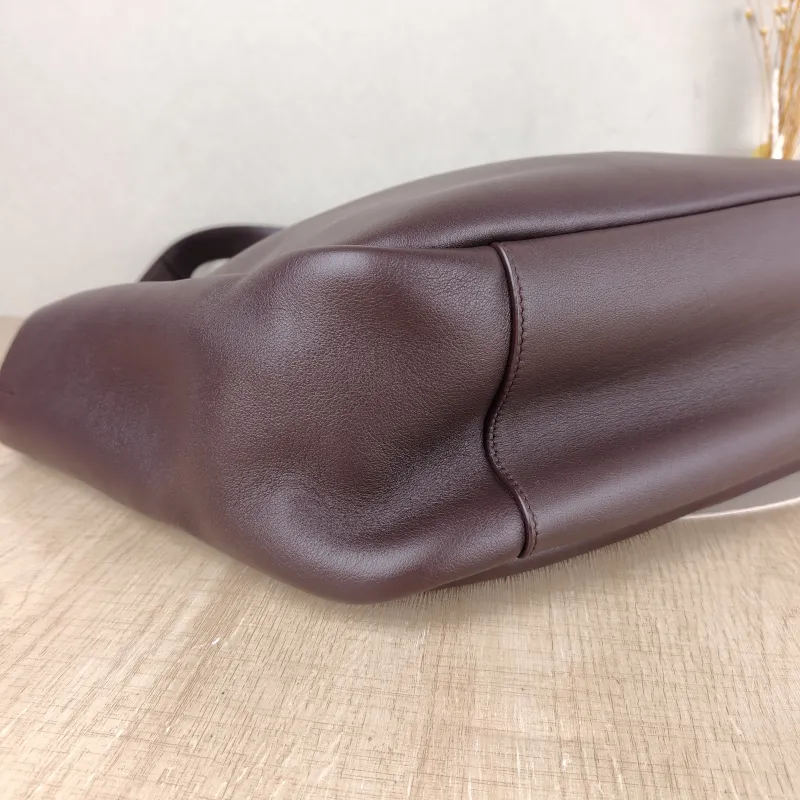 SAINT LAURENT Shoulder Bag LE 5 À 7 BEA Calfskin One Size 50 × 18 × 28 cm — detail view 1 of 12