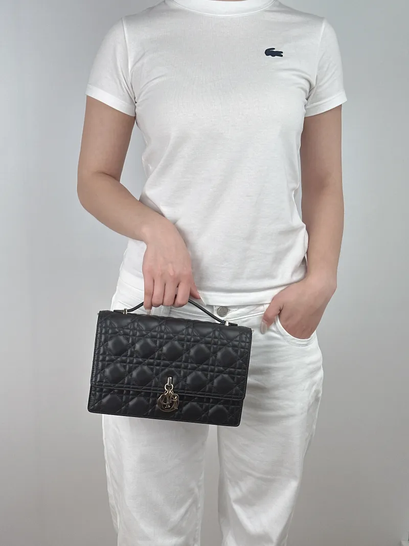 DIOR Crossbody Bag My Chain Bag Black Lambskin24 × 6.5 × 15 cm — on-model view 1 of 3