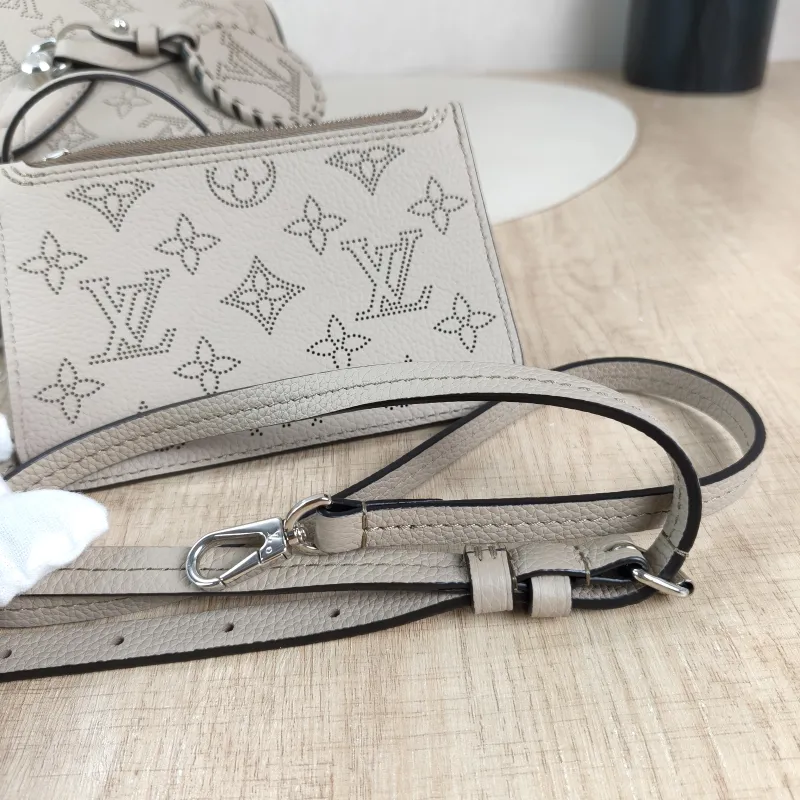 Louis Vuitton Crossbody Bag Blossom Top Handle Bag Calfskin Small20 × 12.5 × 20 cm — detail view 5 of 13