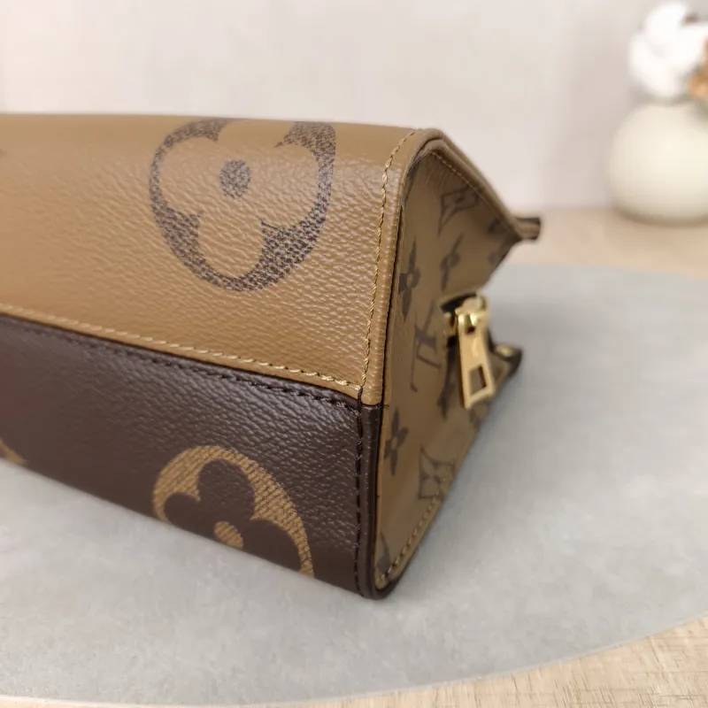 Louis Vuitton Crossbody Bag Onthego East West Monogram PVC Small25 × 10 × 13 cm — detail view 7 of 12