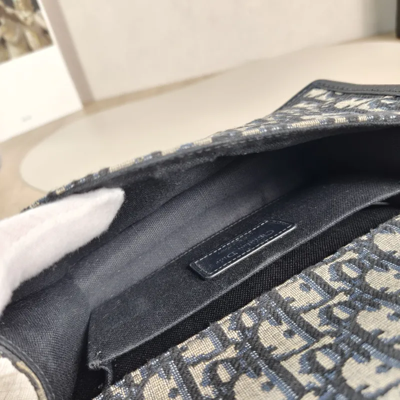DIOR Crossbody Bag 30 Montaigne East-West 30 Blue Canvas， Small 21 × 6 × 12 cm — detail view 4 of 13