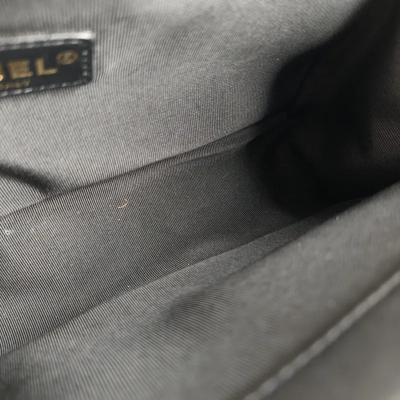 Chanel Crossbody Bag Le Boy​ Black Calfskin Medium 25 × 9 × 15 cm 27 — detail view 6 of 12