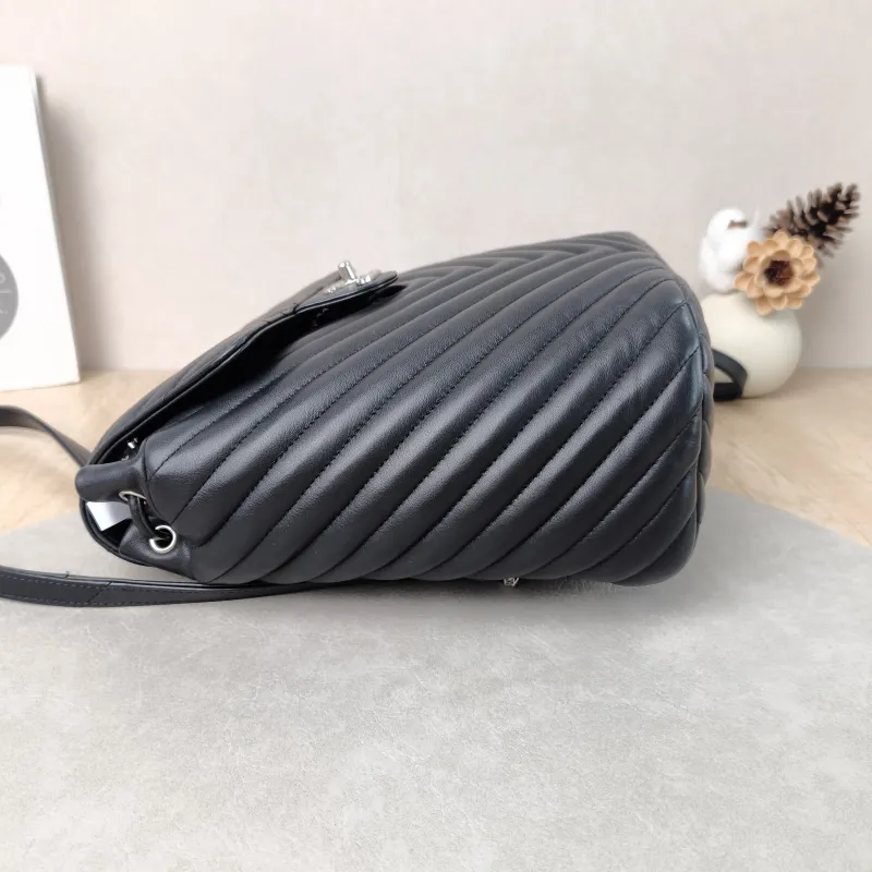 Chanel Backpack Backpack Black Calfskin One Size 21 × 11 × 25 cm 22 — detail view 5 of 11