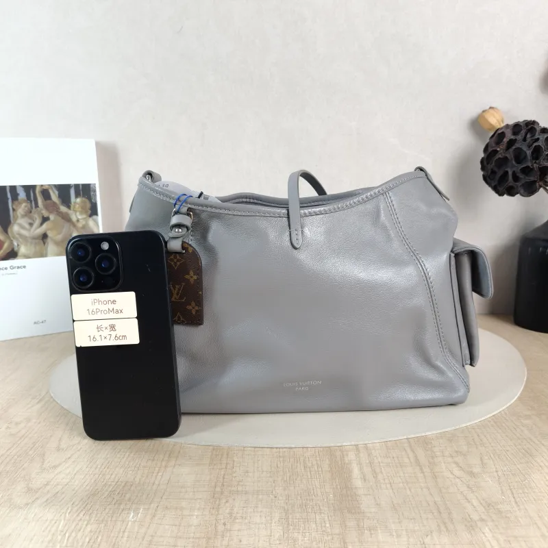 Louis Vuitton Crossbody Bag Carryall Cargo Vibe Grey SL ambskin Small 33.5 × 15 × 23 cm — cover view 5 of 5