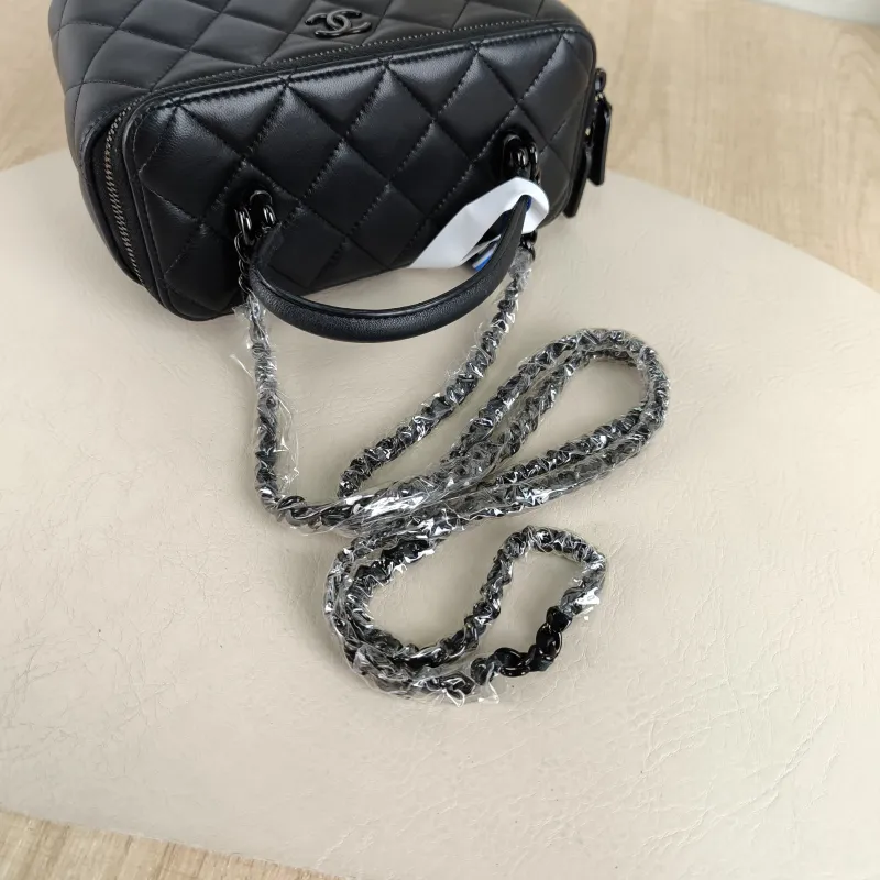 Chanel Crossbody Bag Edition Black Lambskin Mini 16 × 8 × 9.5 cm — detail view 7 of 12