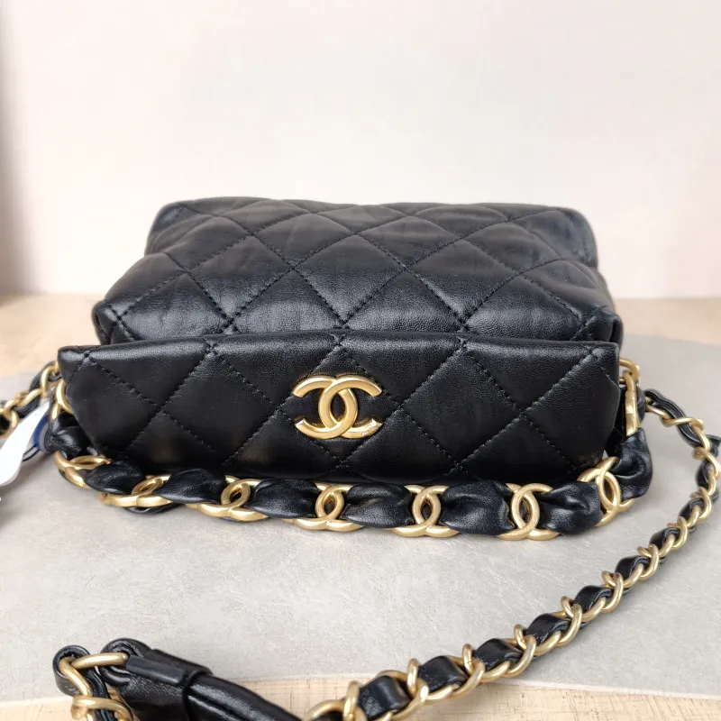 Chanel Crossbody Bag Crossbody Bag Black Lambskin One Size 17.5 × 7 × 9 cm 31 — detail view 9 of 11